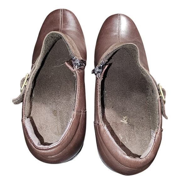 Clark's Brown Side Zip 2.5 Block Heel Leather Ankle Buckle Boots Size 9.5 - Picture 2 of 6